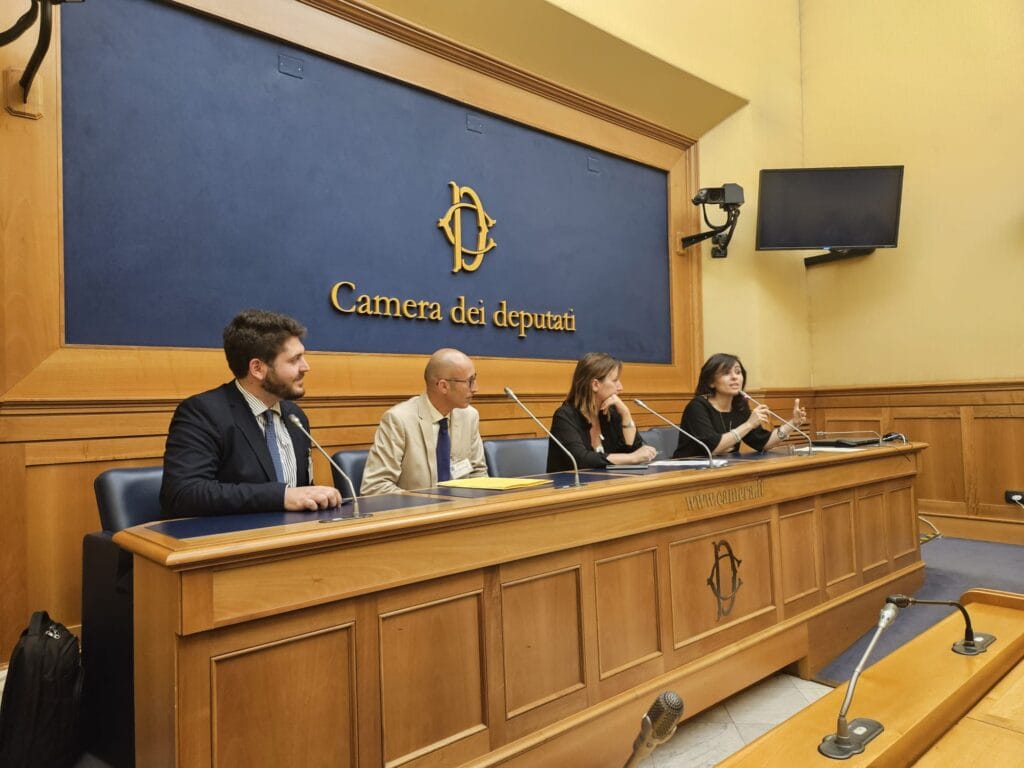 Consulenza aziendale, foto mia, sala stampa camera dei deputati, mattia cusani, con Piero manzanares, matteo mauri e Severino pacifico